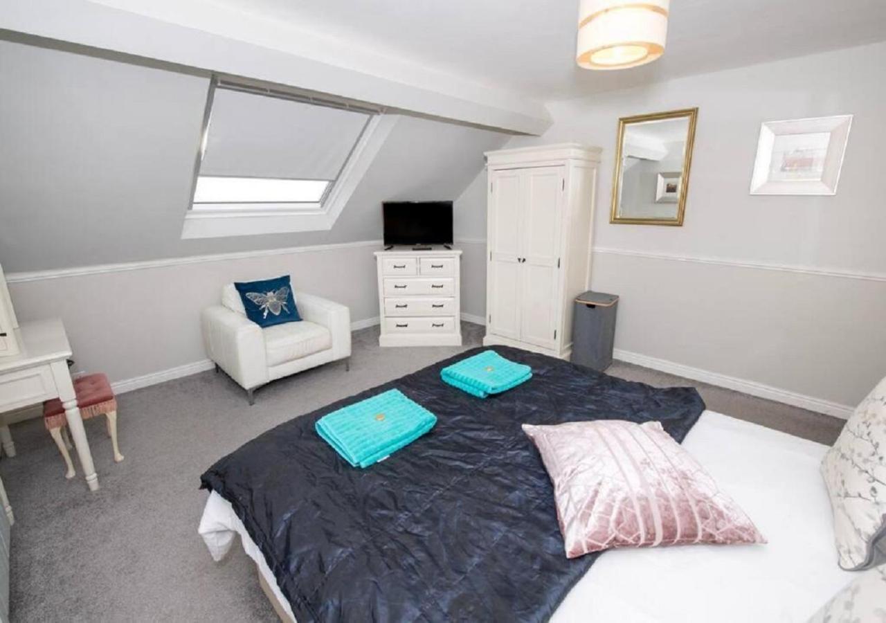 Sandmartin - Top Floor 3-Bed Apartment Sea Views & Parking Scarborough Exterior foto
